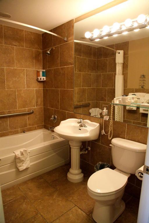 Lake Grassy Inn & Suites Lake Placid Rum bild