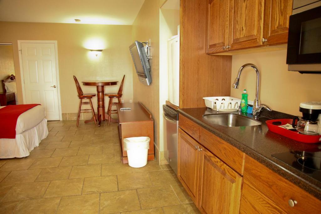 Lake Grassy Inn & Suites Lake Placid Rum bild